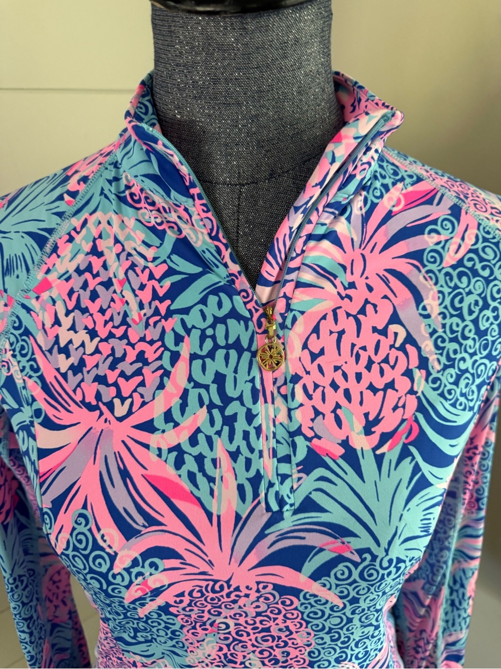 LILLY PULITZER Luxletic Marion Pullover in Borealis Blue Tropic XS - Picture 5 of 10